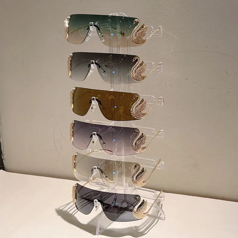 SET TRIO CYGNE™ · 3 Gafas Mujer Wraparound Y2K · Detalle Cisne Dorado