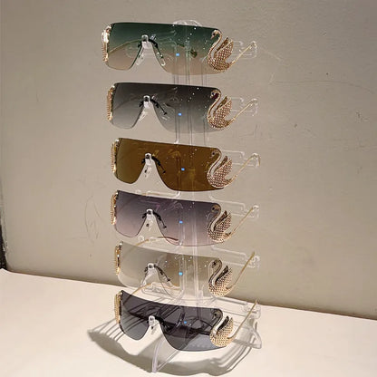 SET TRIO CYGNE™ · 3 Gafas Mujer Wraparound Y2K · Detalle Cisne Dorado