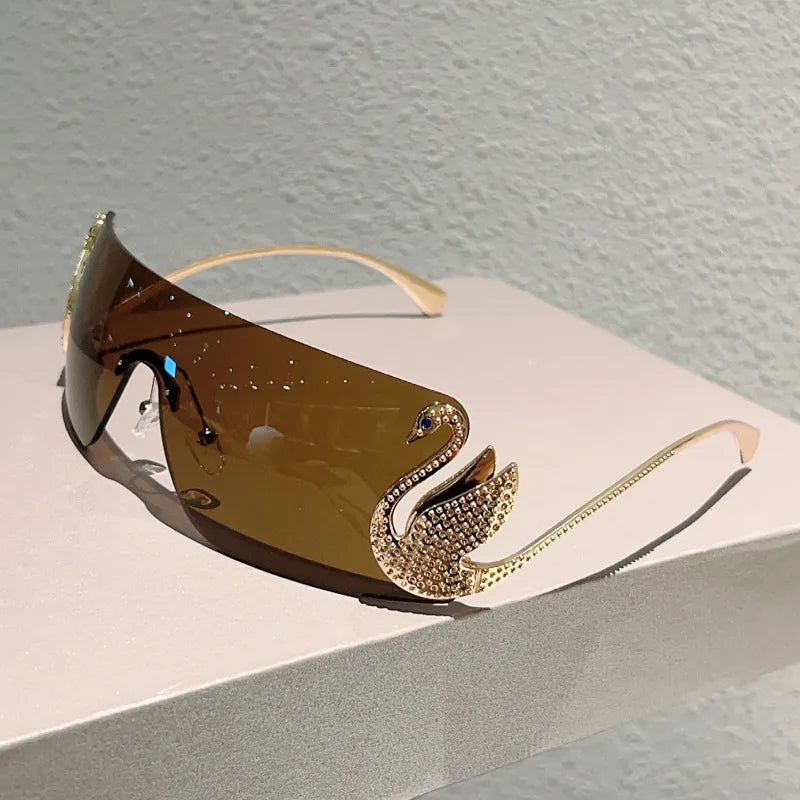 SET TRIO CYGNE™ · 3 Gafas Mujer Wraparound Y2K · Detalle Cisne Dorado