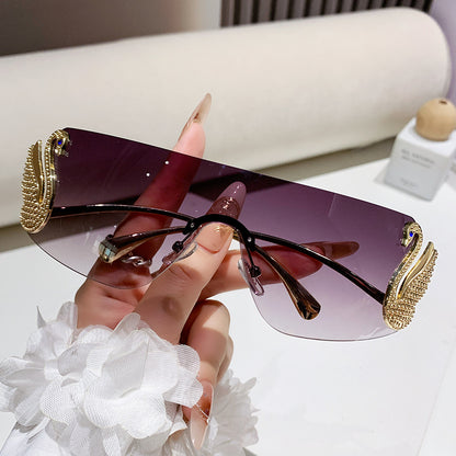 SET TRIO CYGNE™ · 3 Gafas Mujer Wraparound Y2K · Detalle Cisne Dorado